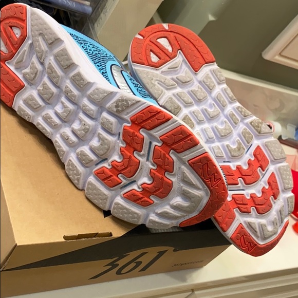 Sneakers - Picture 4 of 8